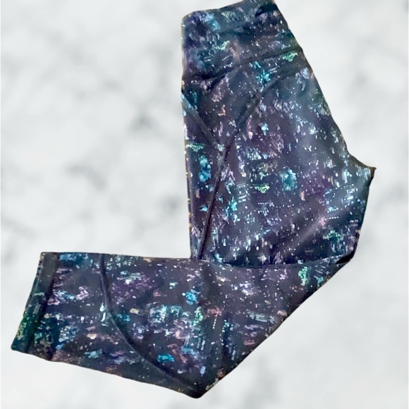 EUC! ATHLETA LIGHTNING CITY LIGHTS CAPRI - Picture 4 of 6